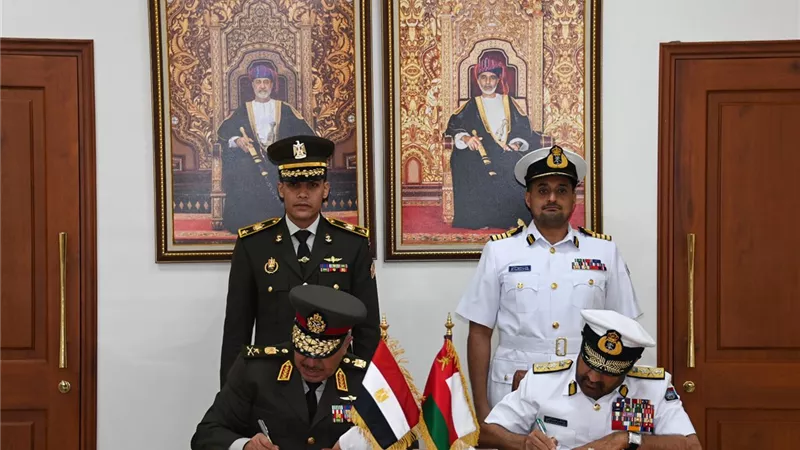 سلطنة عُمان ومصر توقعان مذكرة تفاهم عسكرية لتعزيز التعاون الدفاعي