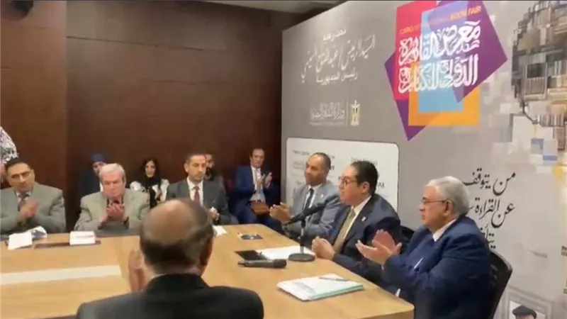 انطلاق مؤتمر جامعة القاهرة لاستعراض مسيرة أحمد لطفي السيد بمعرض الكتاب|صور