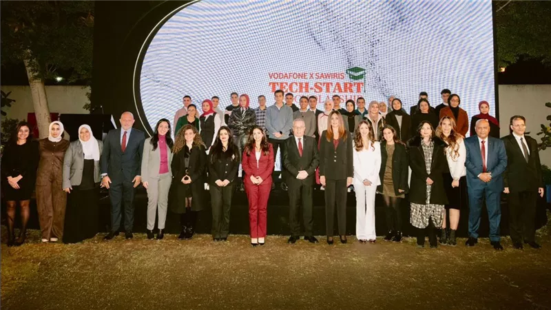 25 منحة دراسية مقدمة من مؤسسة ساويرس وفودافون مصر  لطلاب الجامعات المصرية