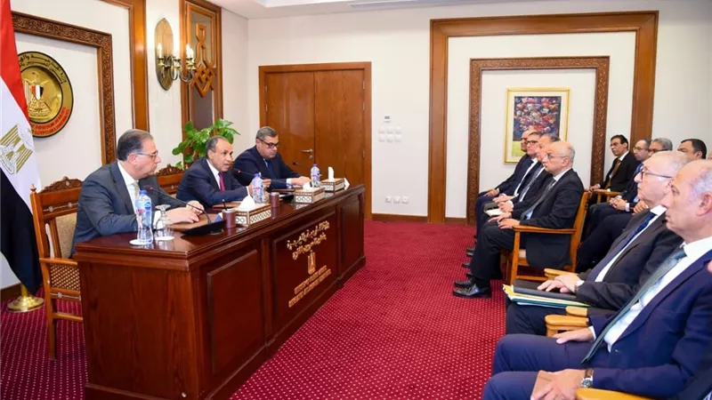 عبد العاطي يجتمع مع قيادات الوزارة ويتابع سير العمل وتطوير الأداء المؤسسي