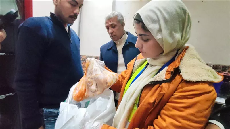 بعد تسمم حالتين.. رئيس حي الزهور ببورسعيد يترأس حملة على مطعم بالتعاونيات