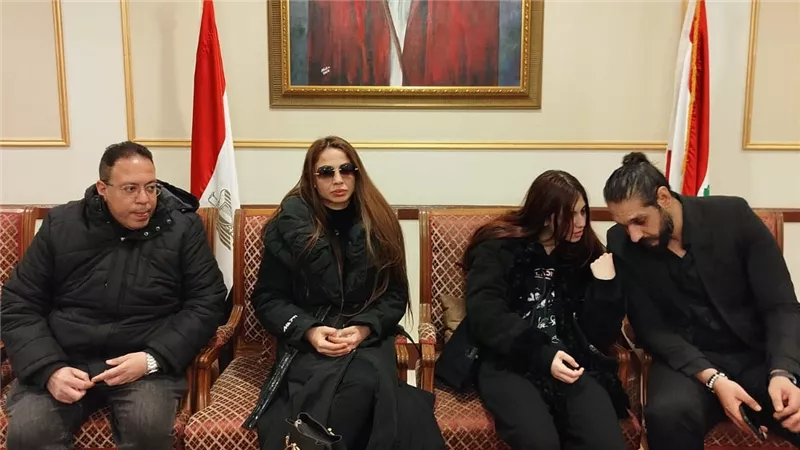 صور جديدة من عزاء والدة دوللي شاهين في كنيسة القديس مار يوسف بالقاهرة