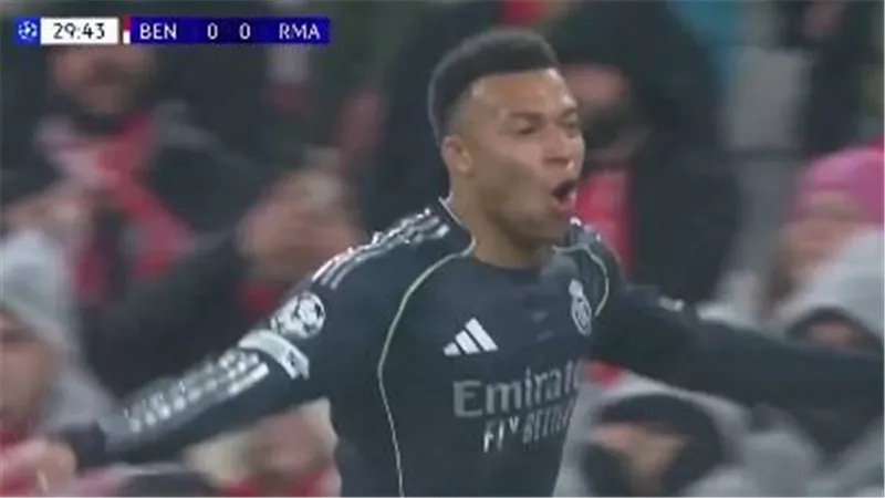 أهداف وملخص مباراة ريال مدريد وبنفيكا الشوط الأول بدوري أبطال أوروبا 2025-26