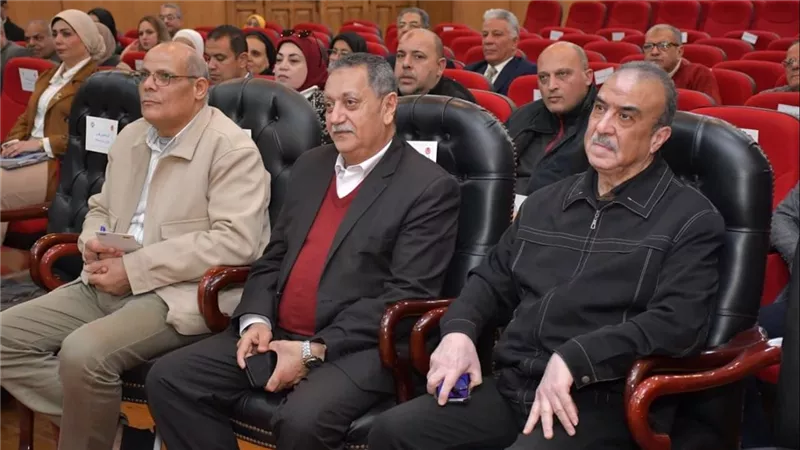 لتطوير عدد من المشروعات.. محافظ بورسعيد يستقبل رئيس القومى 