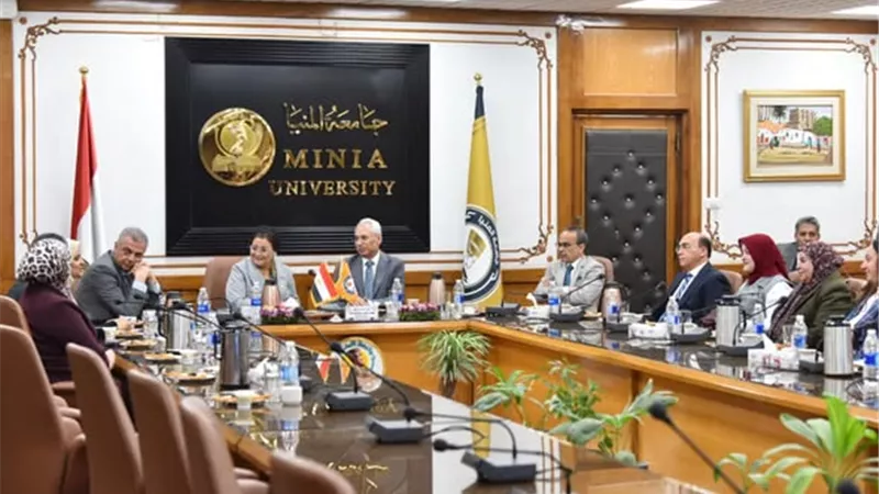 نائب وزير الصحة في المنيا: جهود مكثفة وتعزيز الشراكة مع المحافظة والجامعة
