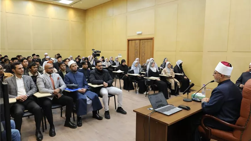 مفتي الجمهورية يلقي كلمة للطلاب الإندونيسيين في بدار الإفتاء المصرية