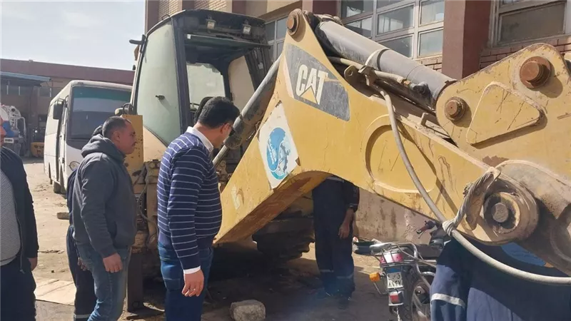 رئيس مياه القليوبية يتابع أعمال صيانة المعدات والسيارات ويوجه بسرعة الإنجاز