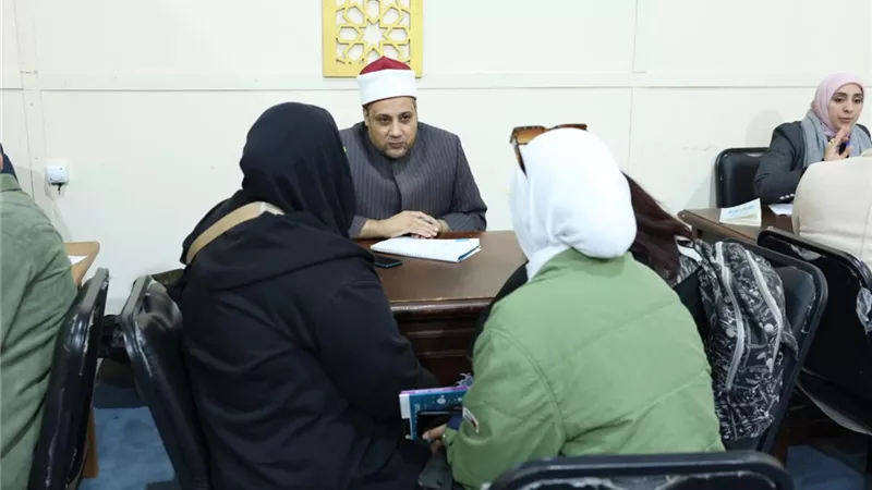 بالأدلة والعقل والحوار.. الأزهر يتصدر مشهد الفتوى وبناء الوعي بمعرض الكتاب