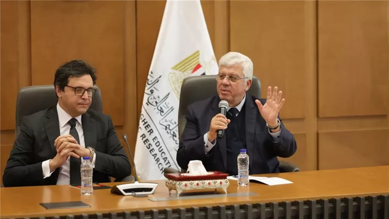 وزيرا التعليم العالي والثقافة يبحثان دعم الأنشطة الثقافية والفنية بالجامعات 
