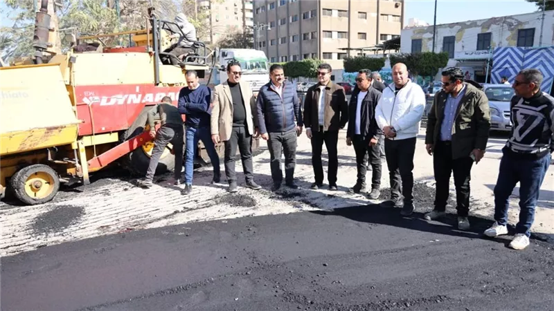  السكرتير العام بالمنوفية والمساعد يتابعان أعمال الرصف بكوبري مبارك