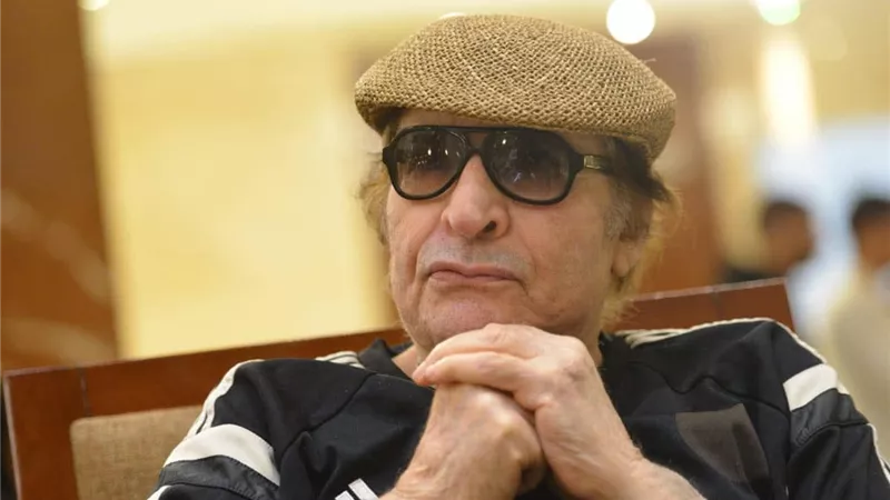 أشرف زكي: نقل محيي إسماعيل لدار إقامة كبار الفنانين بعد خروجه من المستشفى