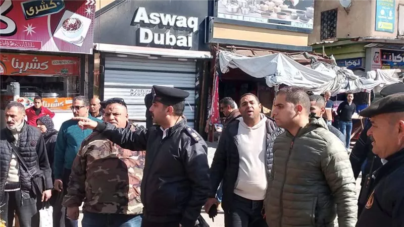 الوحدة المحلية وشرطة المرافق تنفذان حملة موسعة لرفع الإشغالات بدمياط