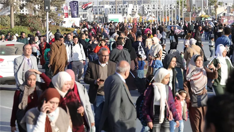 أكثر من 750 ألف زائر في ثامن أيام معرض القاهرة الدولي للكتاب