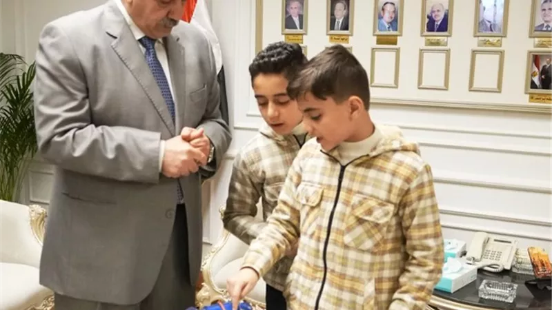 محافظ أسيوط يستقبل مخترعي 
