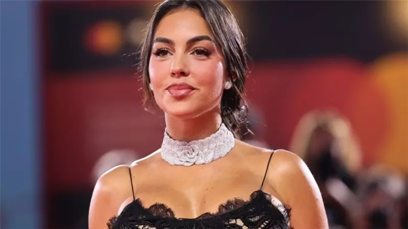 على أنغام يا سمرة لسانت ليفانت.. جورجينا رودريجيز تتألق مجددا