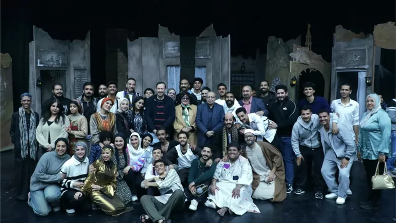  شباب جامعة المنصورة يرسمون ملامح