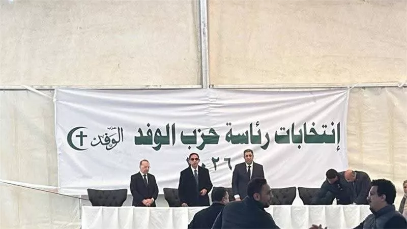 أول تعليق من لجنة انتخابات الوفد على تمزيق لافتات هاني سري الدين | خاص