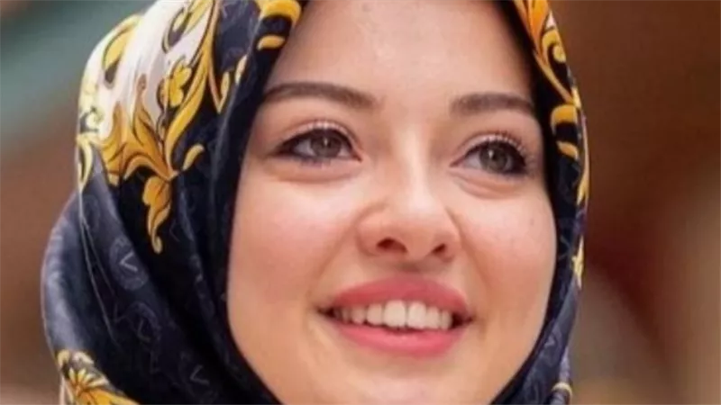 اللاذقية تثير جدل كبير لمنع موظفاتها من وضع المكياج
