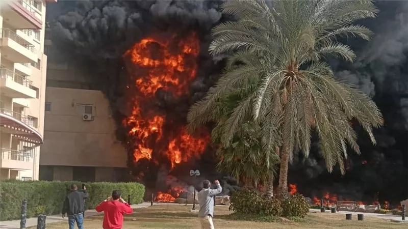 اندلاع حريق بشالية ومتجر جملة بالكيلو 100 طريق الإسكندرية مطروح| فيديو