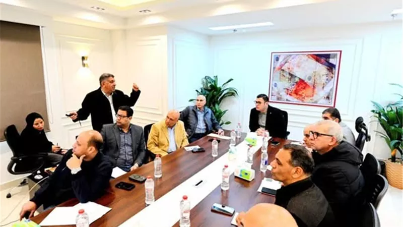 وزير الإسكان يعقد اجتماعًا بمقر جهاز 