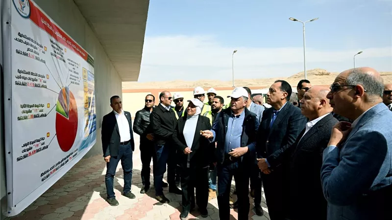 رئيس الوزراء يتفقد محطة معالجة الصرف الصحي الثلاثية 