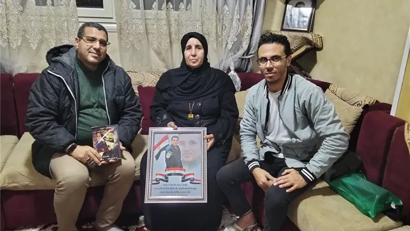 نيوز رووم بمنزل اسرة الشهيد مصطفى حمدون ببنى سويف ذكريات وبطولات عدة