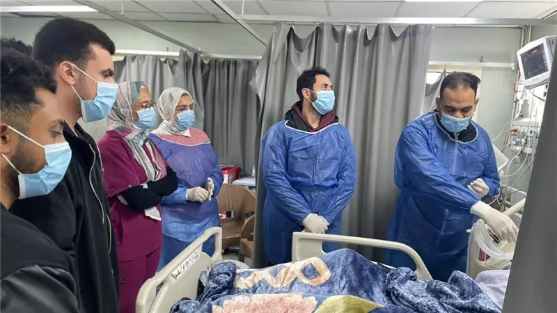 طب بنها تنظم ورشة عمل حول التعامل العملي مع مرضى أجهزة التنفس الصناعي 