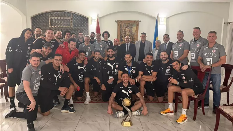 سفيرة مصر في رواندا تستقبل أبطال اليد وتكرمهم بعد التتويج ببطولة أفريقيا