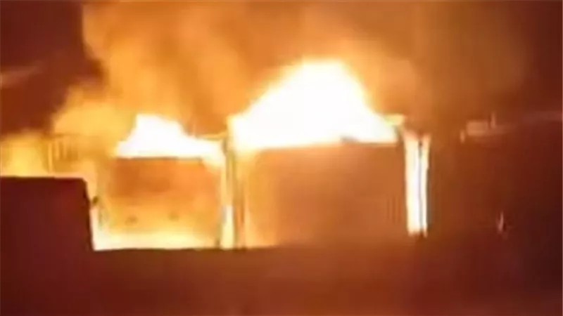 حريق هائل بمحل مكرونة «الانسجام» وإصابة عاملين بحروق متفرقة بأكتوبر