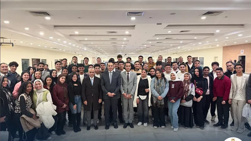 المستشار محمود فوزي: أنا نموذج لتمكين الشباب ونصحت أولادي بالعمل التطوعي