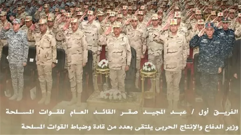 وزير الدفاع والإنتاج الحربي يلتقى عددًا من قادة وضباط القوات المسلحة|فيديو