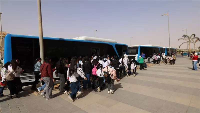 النقل: تسيير رحلات لنقل 3000 شاب وفتاة من خلال LRT وأتوبيسات شركة أكتا