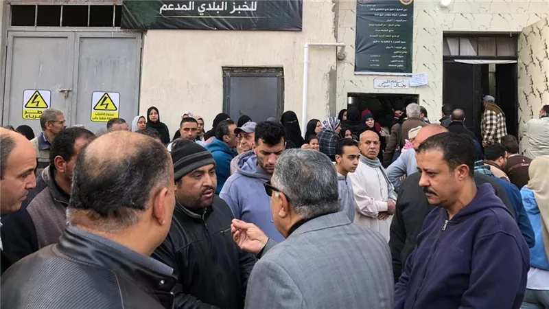 محافظ الدقهلية يتفقد مخبز المحافظة الكبير بالمنصورة ويوكد على الالتزام بالوزن 