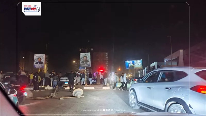 سقوط عامود أنارة أثر تصادم سيارة ملاكي به في الفيوم