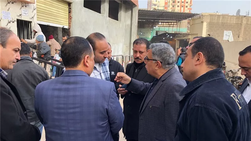 محافظ الدقهلية يتفقد مخبز المحافظة الكبير بالمنصورة ويشدد على الالتزام بالوزن