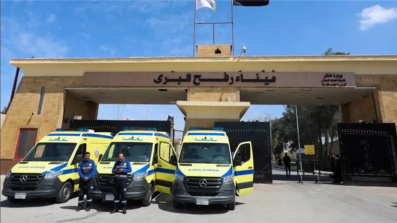 مصر تعزز دعمها لغزة.. استقبال مصابين وعبور 3200 طن مساعدات