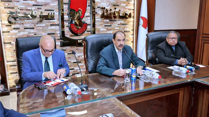 محافظ سوهاج يلتقي أعضاء مجلس النواب لبحث طلبات المواطنين| صور