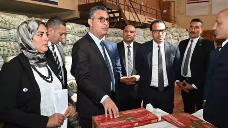 وزير التموين يجري جولة تفقدية موسعة بمحافظة القاهرة لمتابعة السلع التموينية
