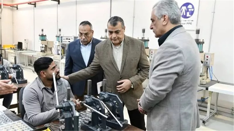 وزير الإنتاج الحربي: 