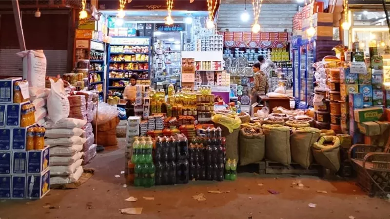 خلال الايام المقبلة الانتهاء من تجهيز 53 منفذًا للسلع الغذائية لتوفير احتياجات