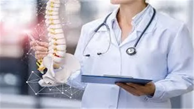 التفاوت في علاج هشاشة العظام.. كيف يهمش الرجال في ظل العلاجات الحديثة؟