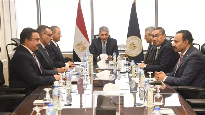 تعزيز الأداء والحفاظ على التراث.. وزير السياحة يلتقي قيادات الأعلى للآثار