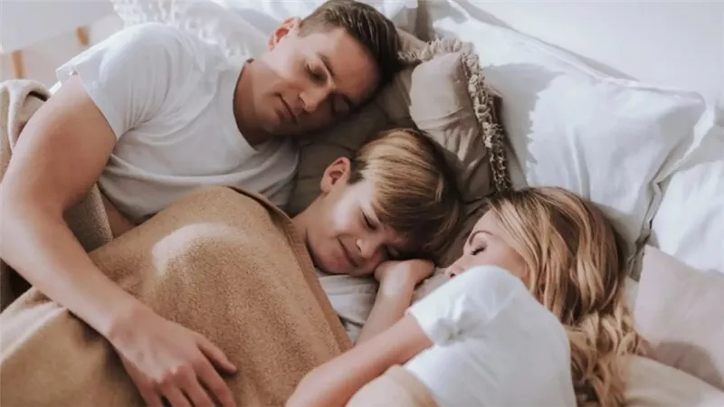طفلك يشعر بما لا تقولينه حتى قبل أن ينطق أول كلمة له