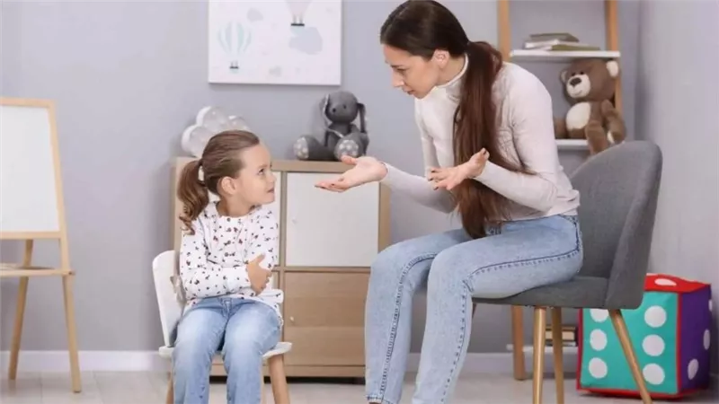 الحب وحده لا يكفي ..أخطاء تربوية يقع فيها معظم الآباء