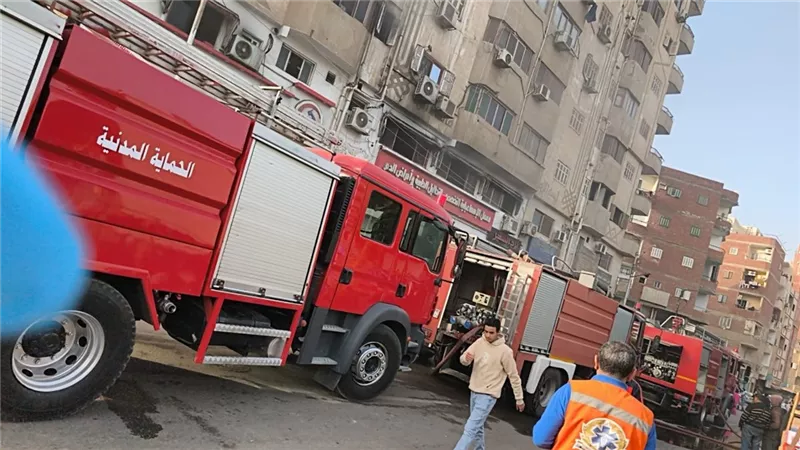 إصابة 3 أشخاص بحالات اختناق في حريق داخل معمل بالإسماعيلية