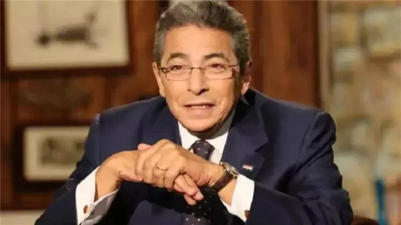 «الغربة بتعصرهم».. محمود سعد يكشف قصص كفاح المواطنين المصريين في الخارج 