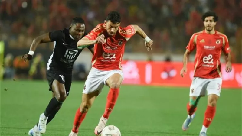 اتحاد الكرة يعلن طاقم تحكيم مباراة الأهلي ضد البنك في الدوري المصري