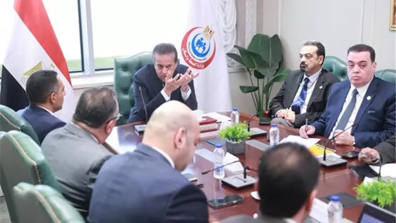وزير الصحة يناقش مع سيمنس هيلثنيرز إنشاء مراكز متخصصة لعلاج الأورام 
