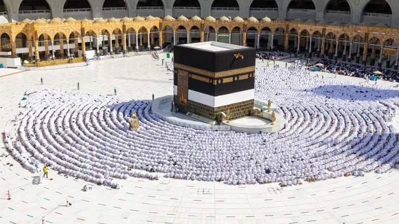 بدء إصدار تأشيرات الحج السياحي وتسليمها إلى الحجاج 