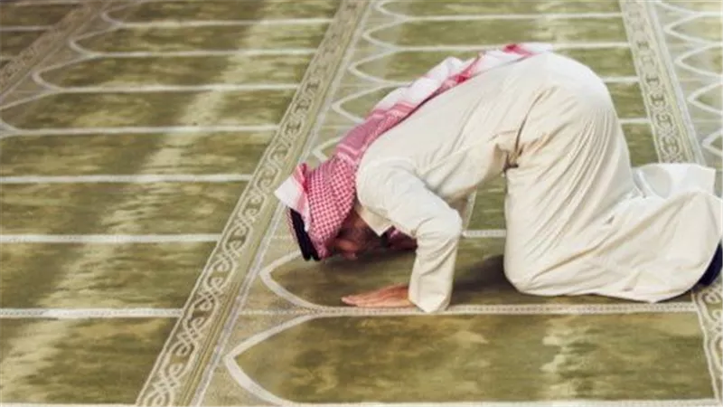 ما فضل المواظبة على صلاة النافلة..  وما عدد ركعاتها؟